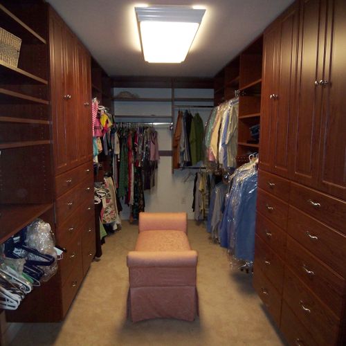 Spacious walk-in closet in Spiced Fruitwood