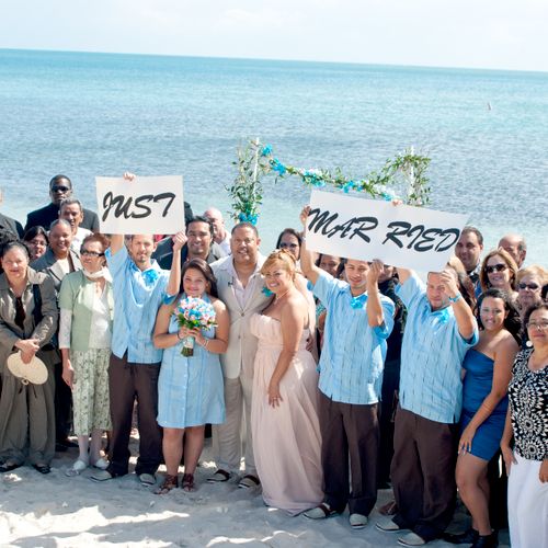 JUST MARRIED!!
We do fabulous Beach Weddings for o