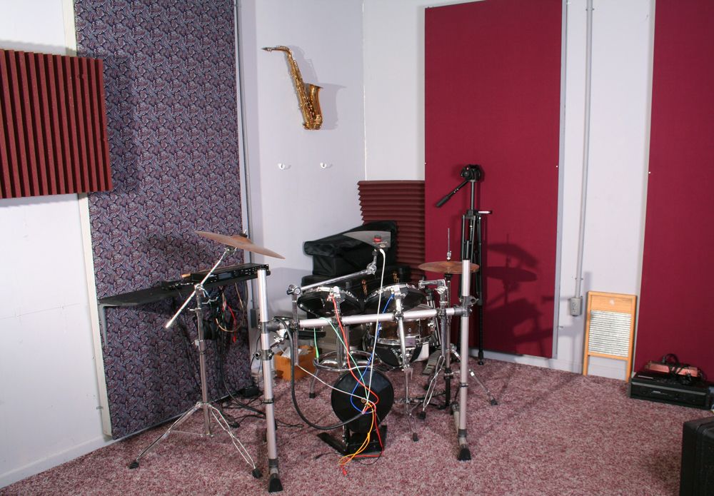 Electronic Drum kit. 
Sounds like real acoustic dr
