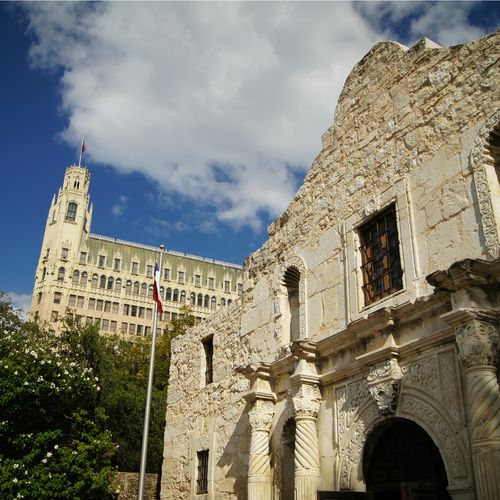 San Antonio - Alamo and Emily Morgan Hotel