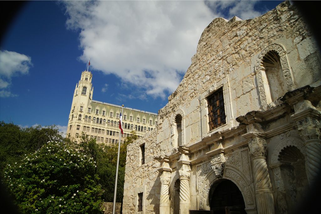 San Antonio - Alamo and Emily Morgan Hotel