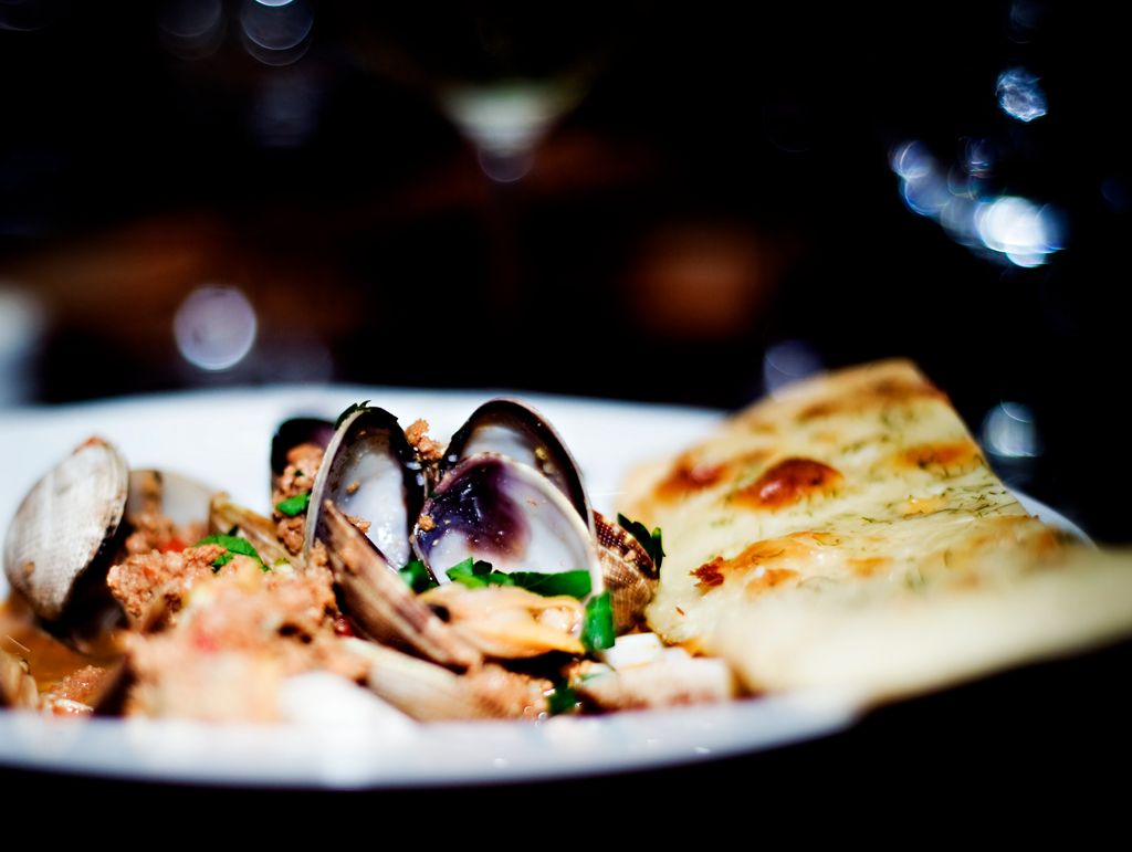 Clams with Viognier wine & Gorgonzola de Leche Fla
