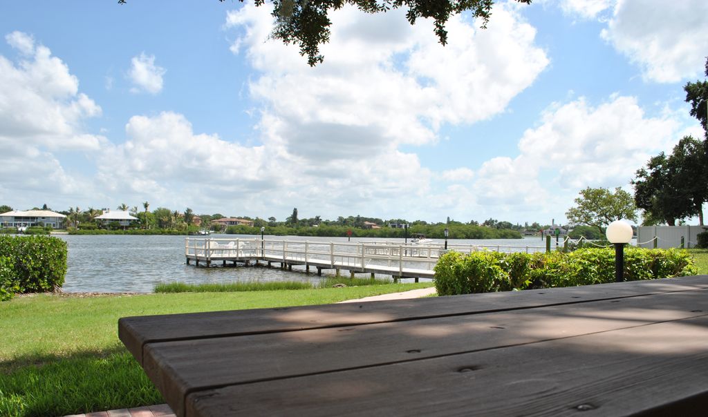 Bay Oaks View