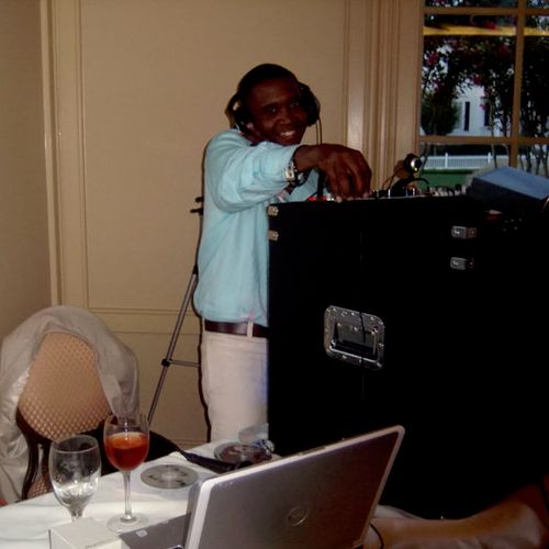 DJ.Caribbean djing live wedding