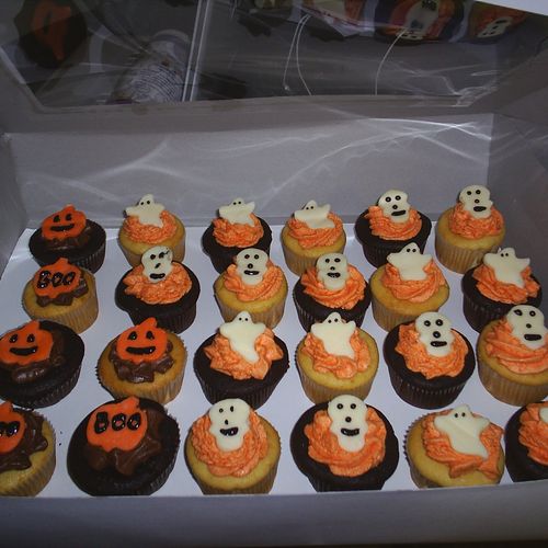 Cupcakes from a large Halloween Party in Ashburn, 
