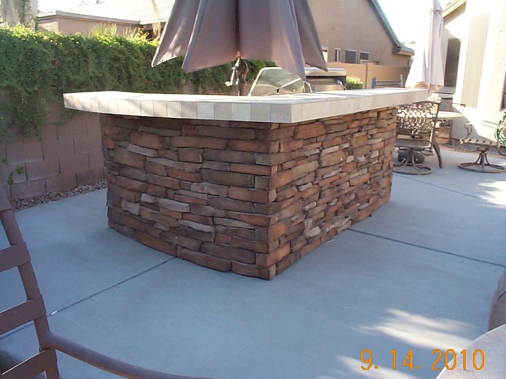 Beautiful outdoor BBQ island!