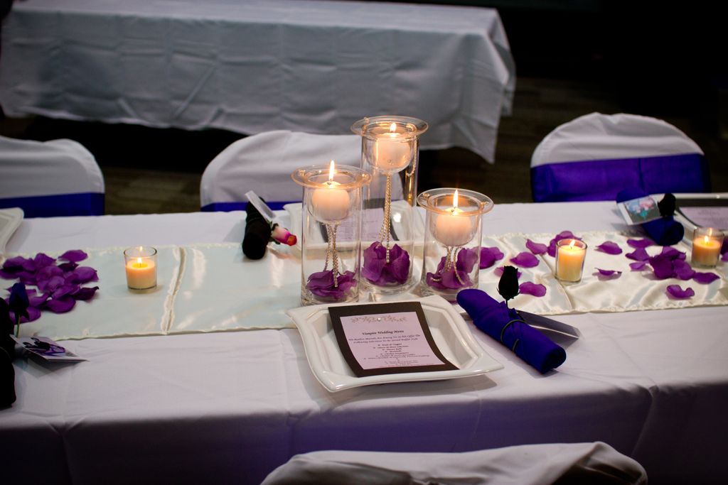 one of the centerpiece & place settings