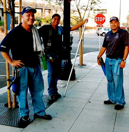 Commercial window cleaning professionals of San Di