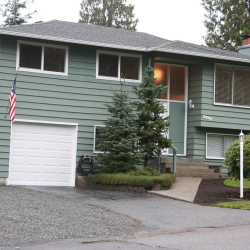 Lynnwood home after renovations.New paint,windows,