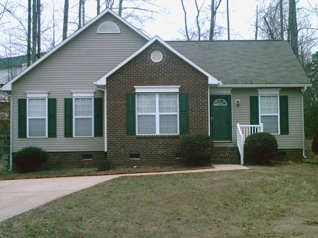 We did the vinyl siding on this home.