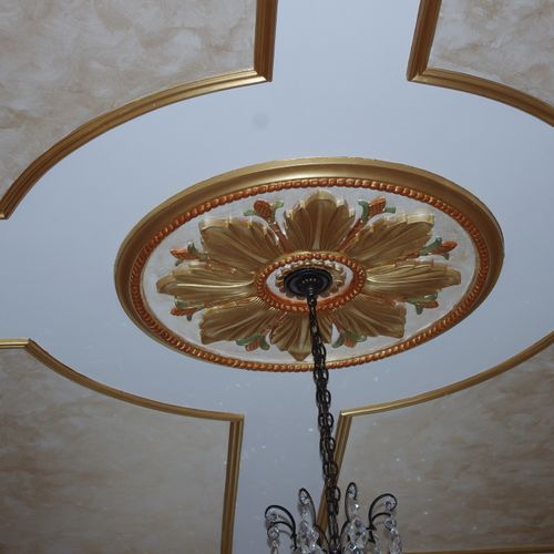 Ceiling medallion painted in metallic gold, green 