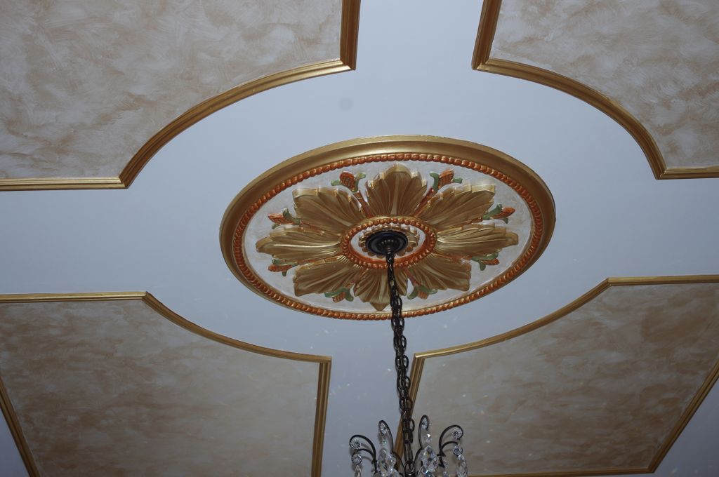 Ceiling medallion painted in metallic gold, green 
