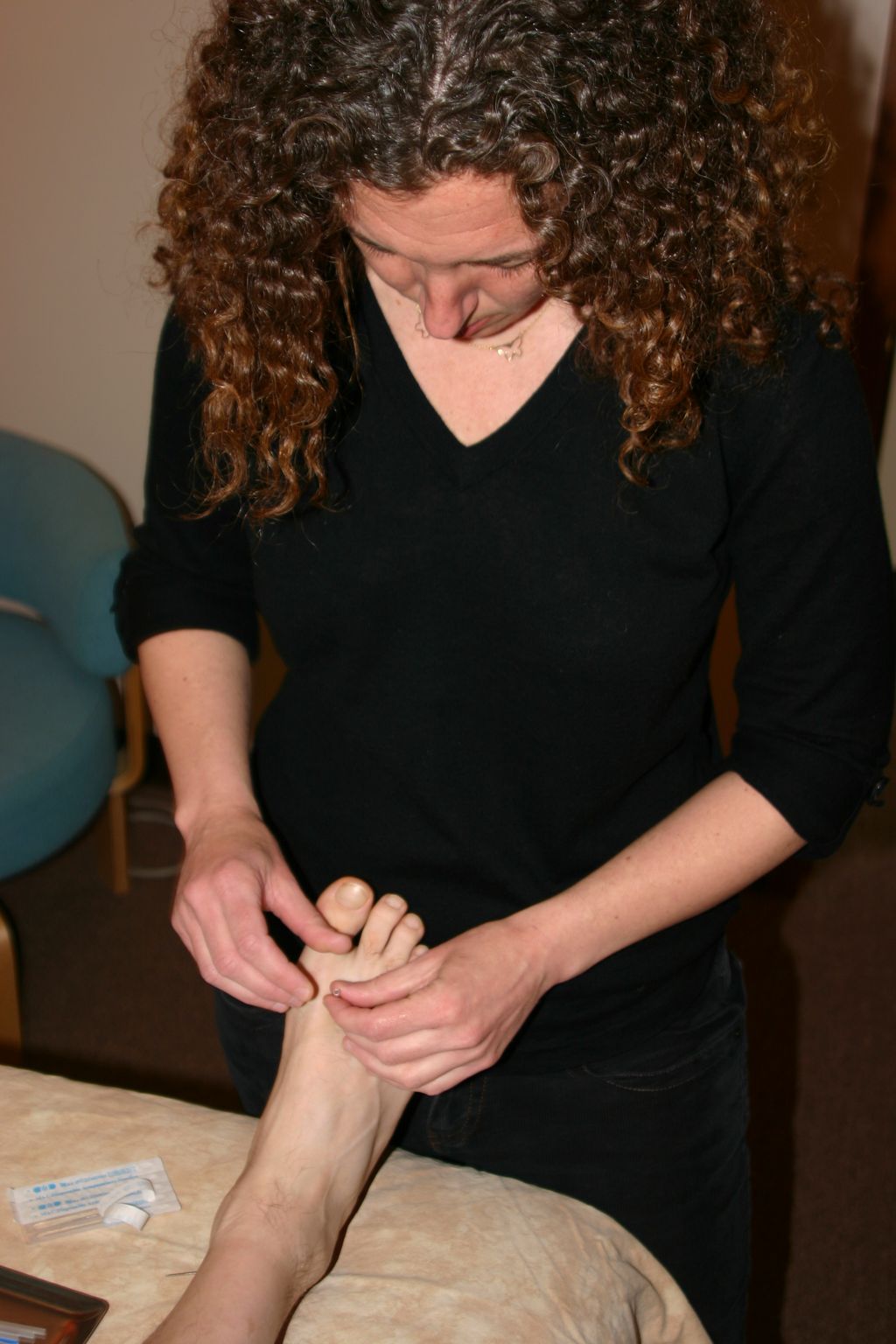 Avigail needling a patient.