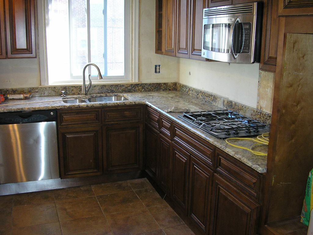 (AFTER) fininshed kitchen with stainless steel app