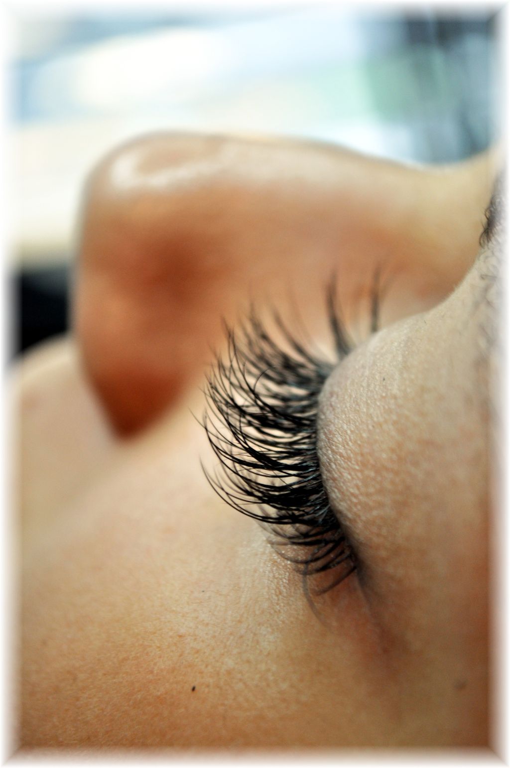 Get pretty eyelash extensions
