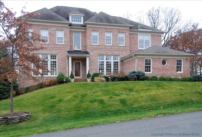 River Creek Country Club, Leesburg    $999,900
Gol