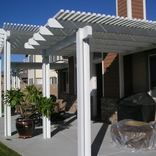 Split level patio cover in maintenance-free Alumaw