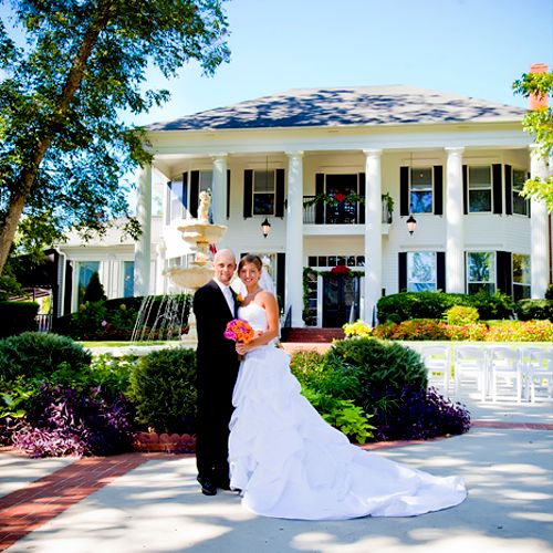 Another Victoria Belle Mansion happy couple!