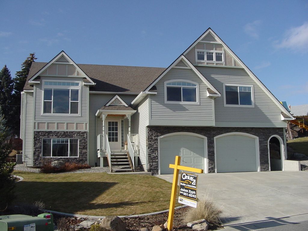 Designed/built home in Becker Ridge at 24th and Pr