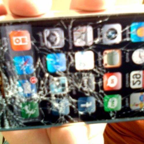 Broken iPhone before Reapir