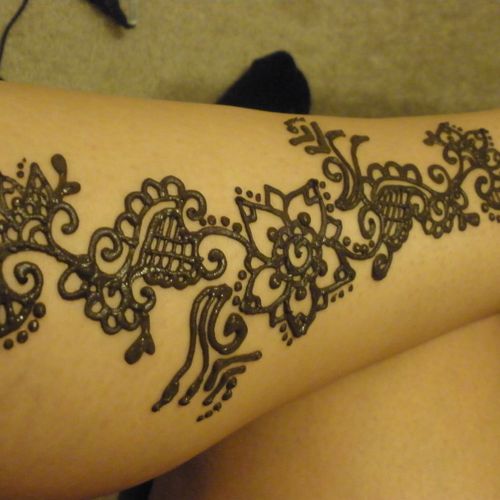 Henna tattoo on girls leg by The New Mexico Henna 