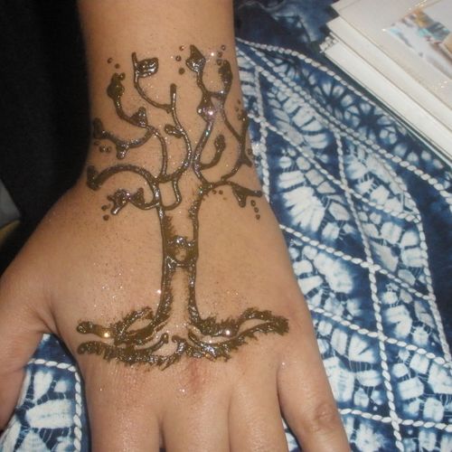 Henna tree design done at Earth Treasures Us, insi