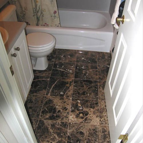 Marble floor layed straight in small hallbath.
Add
