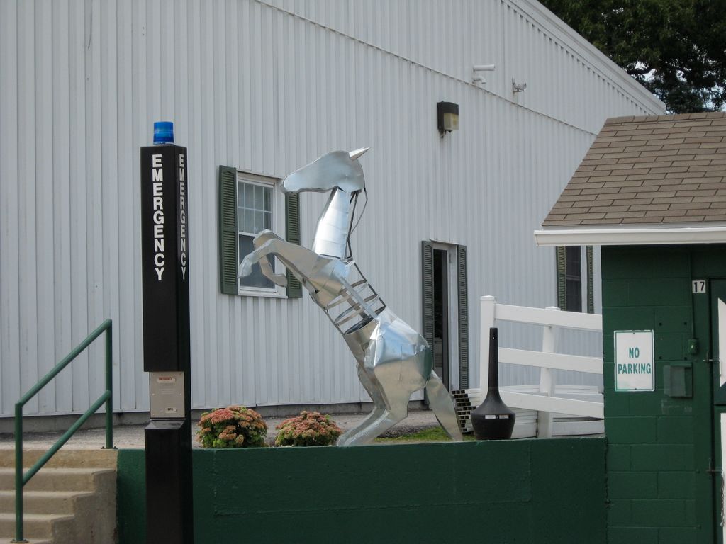 Sheet metal horse, 8ft tall