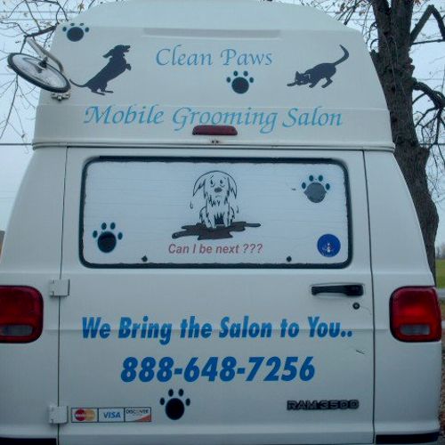 You have a full service grooming salon right outsi
