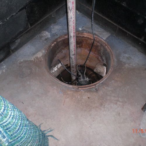 Open sump pit. A drain also terminates here. Reall