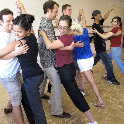 Sign up for the sexy Tango group class for beginne