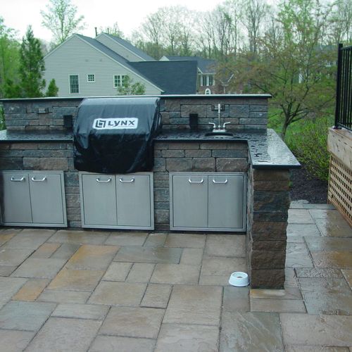 Outdoor kitchen built from pavers