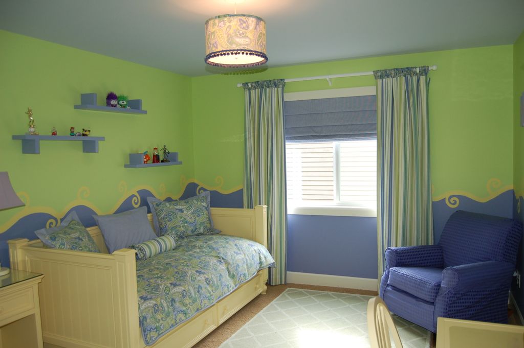 Plateau girl's room design