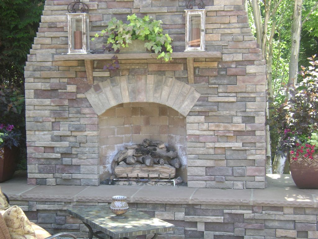 Rumford Fireplace -outdoor living area