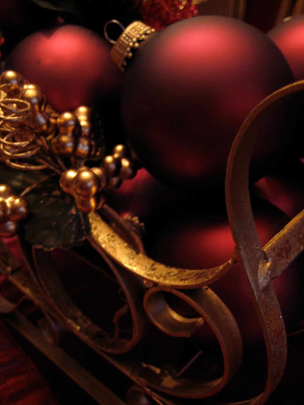 Book us early to secure a spot on our holiday deco