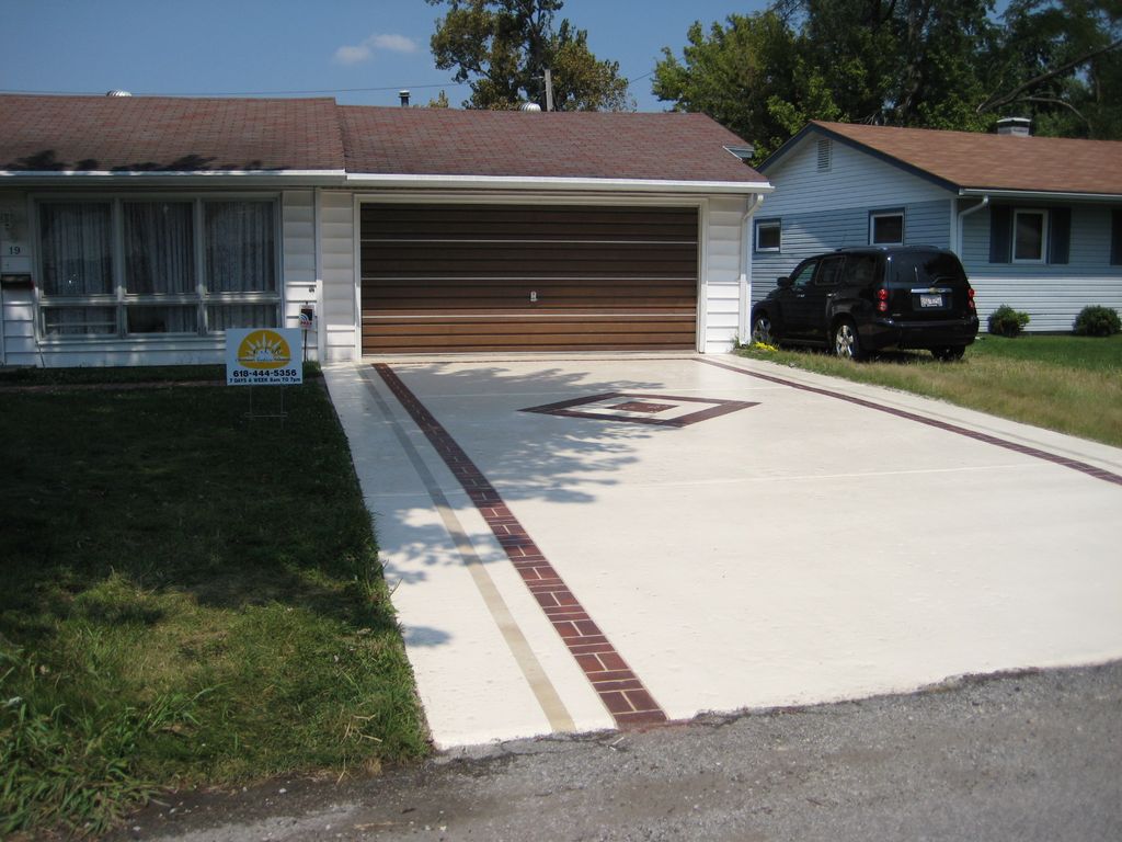 Driveway with Brick border and Custom Center Desig