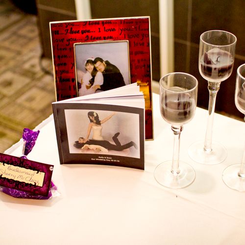 portion of guest book table
photo by Realms Beyond