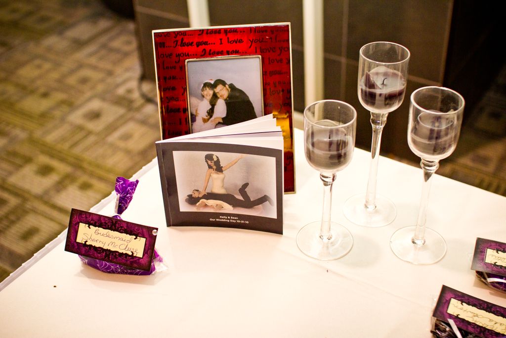 portion of guest book table
photo by Realms Beyond