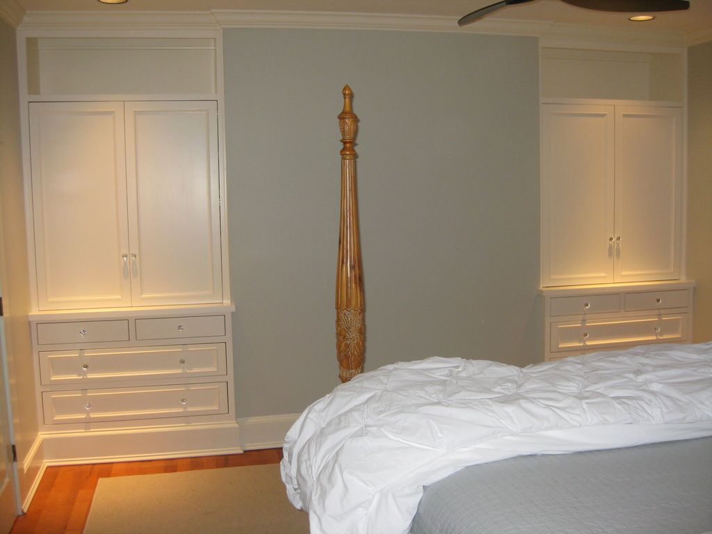 Upgrade your bedroom with built-in cabinets