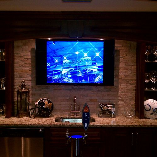 46" Samsung led 7 series 
mounted at the bar, spea