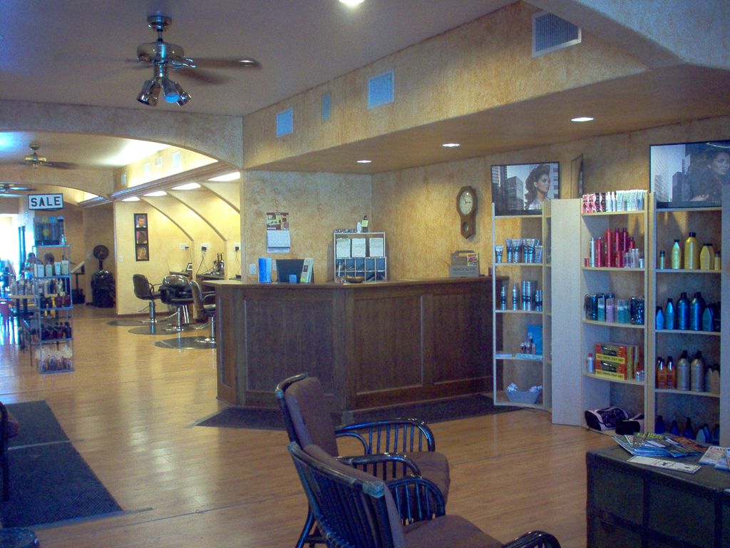 GJ's Salon -N- Spa