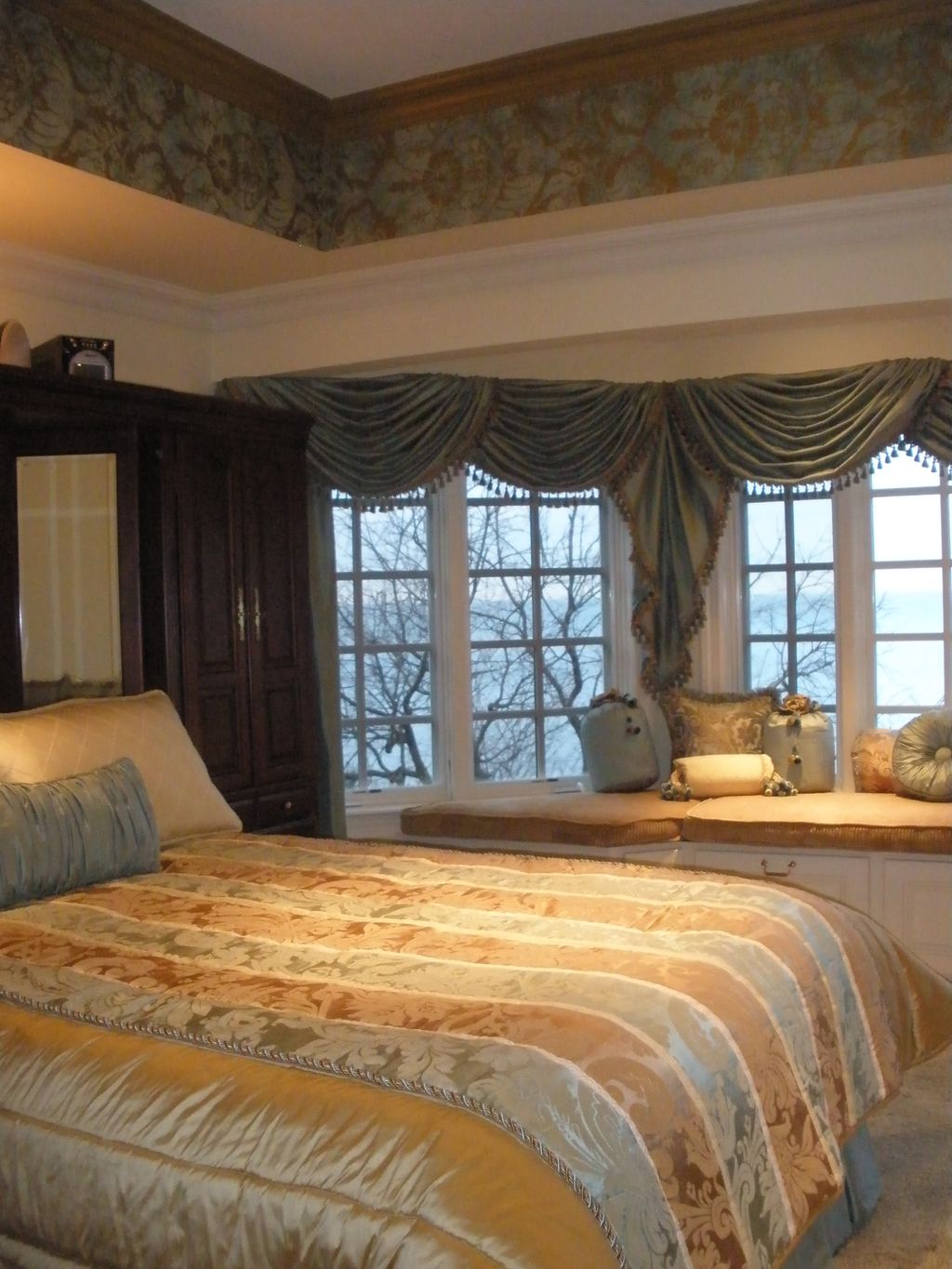 Project:
Bedroom Sitting Area Overlooking LI Sound