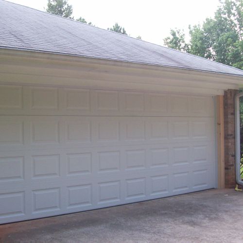 Steel raised panel garage door