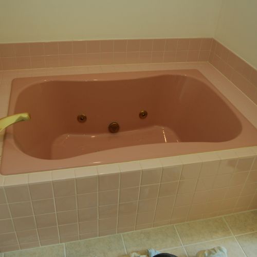 The color of this jetted tub was not very appealin