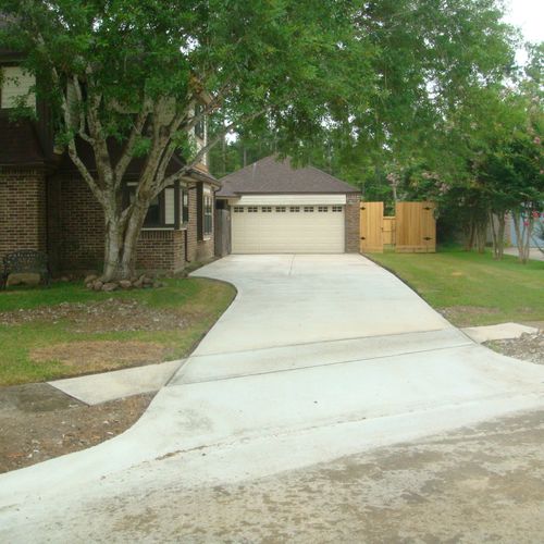 1,300 sq.ft. driveway. Concrete at sidewalk was st