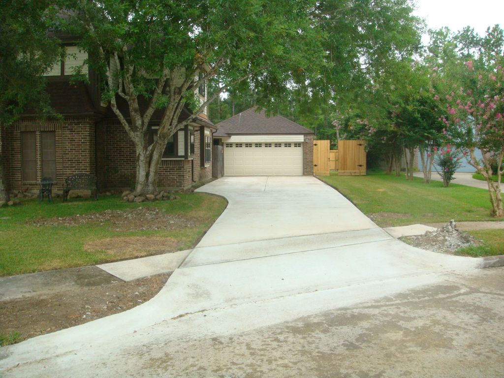1,300 sq.ft. driveway. Concrete at sidewalk was st