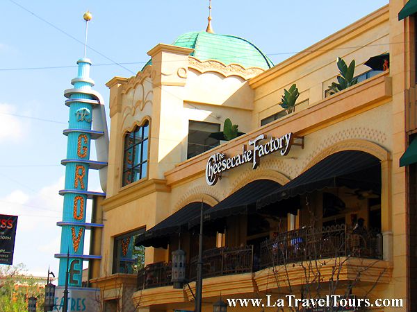 Los Angeles sightseeing tour stops at the Grove an