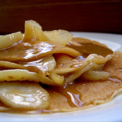 Caramelized Pears with hot cakes