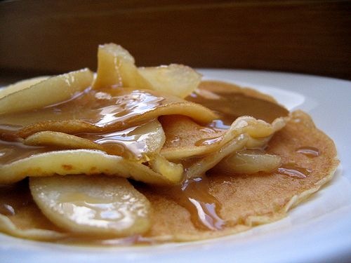 Caramelized Pears with hot cakes