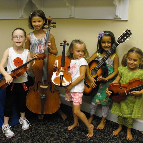 Exploring instrument families at Kindermusik Summe